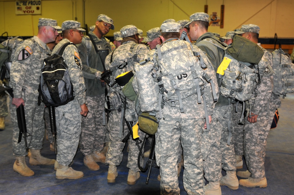 Soldiers deploy to Iraq