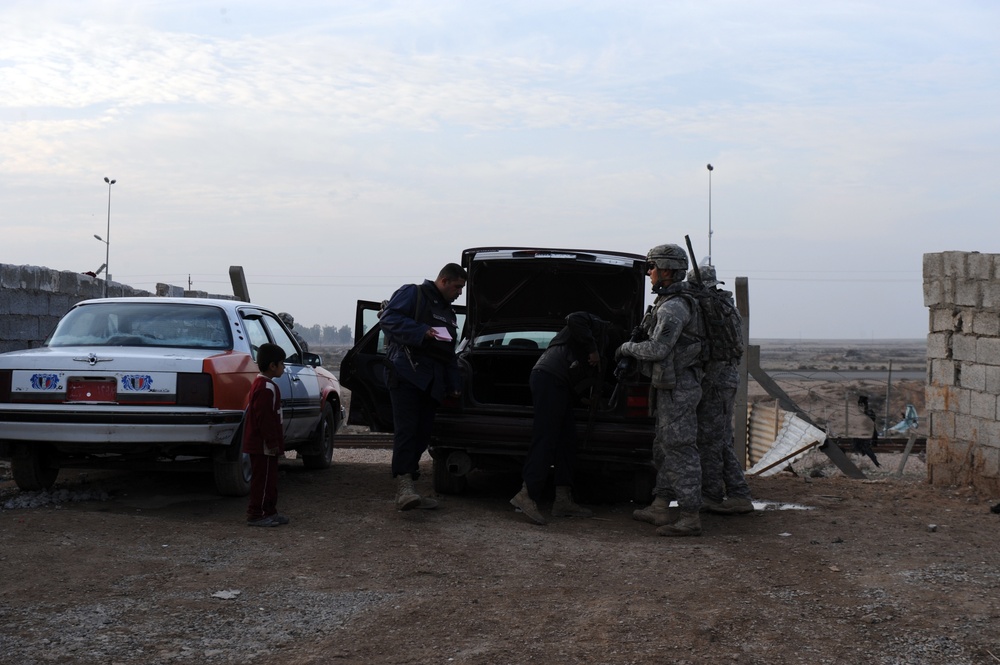 1-30 IR Maintains Secuirty for Iraqi Traffic Control Point