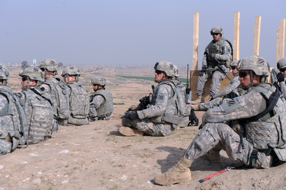 1-30 IR Maintains Secuirty for Iraqi Traffic Control Point