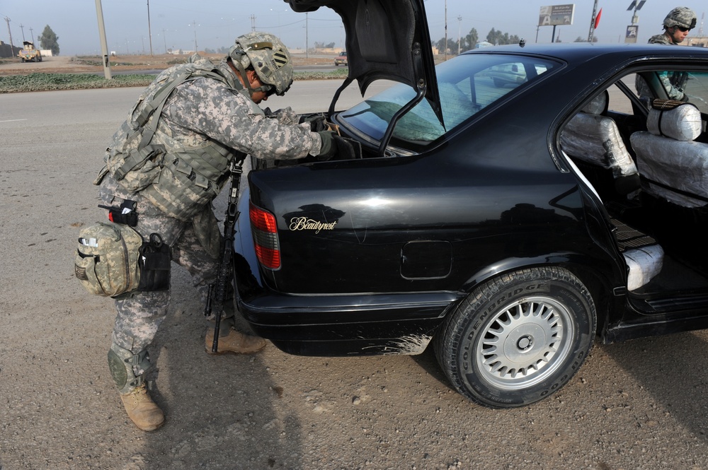 1-30 IR Maintains Secuirty for Iraqi Traffic Control Point