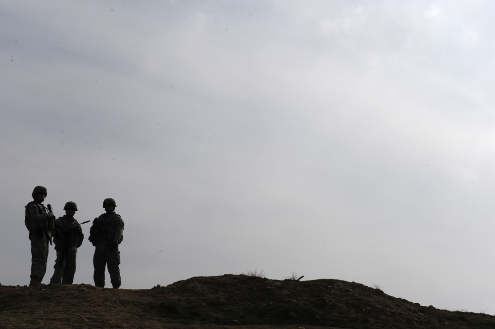 1-30 IR Maintains Secuirty for Iraqi Traffic Control Point
