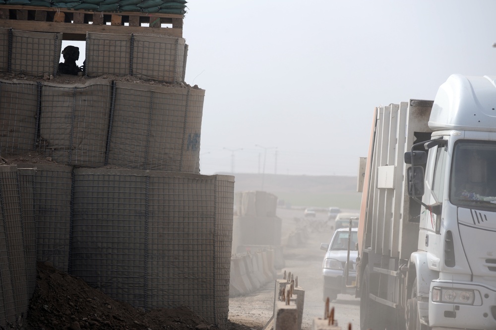 1-30 IR Maintains Secuirty for Iraqi Traffic Control Point