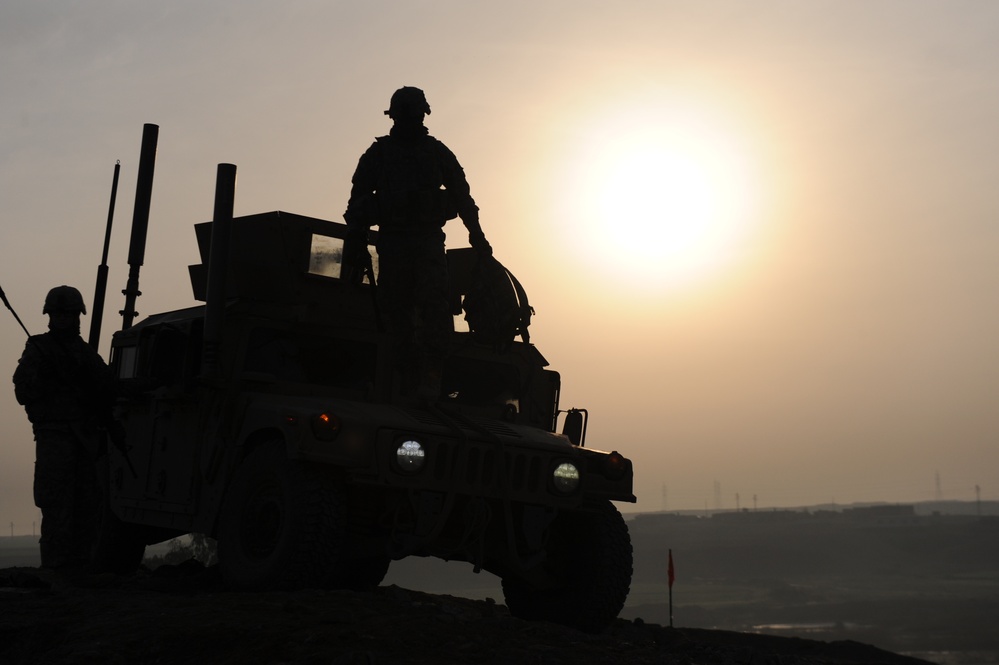 1-30 IR Maintains Secuirty for Iraqi Traffic Control Point