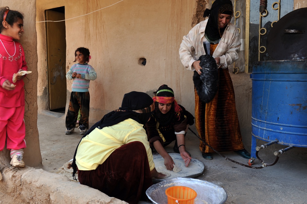 1-30 IR Maintains Secuirty for Iraqi Traffic Control Point