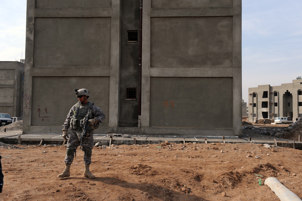 1-30 IR Maintains Secuirty for Iraqi Traffic Control Point