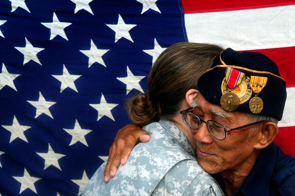 Service members meet Filipino World War II veterans