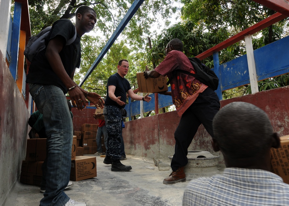 USS Gunston Hall Haiti relief efforts continue