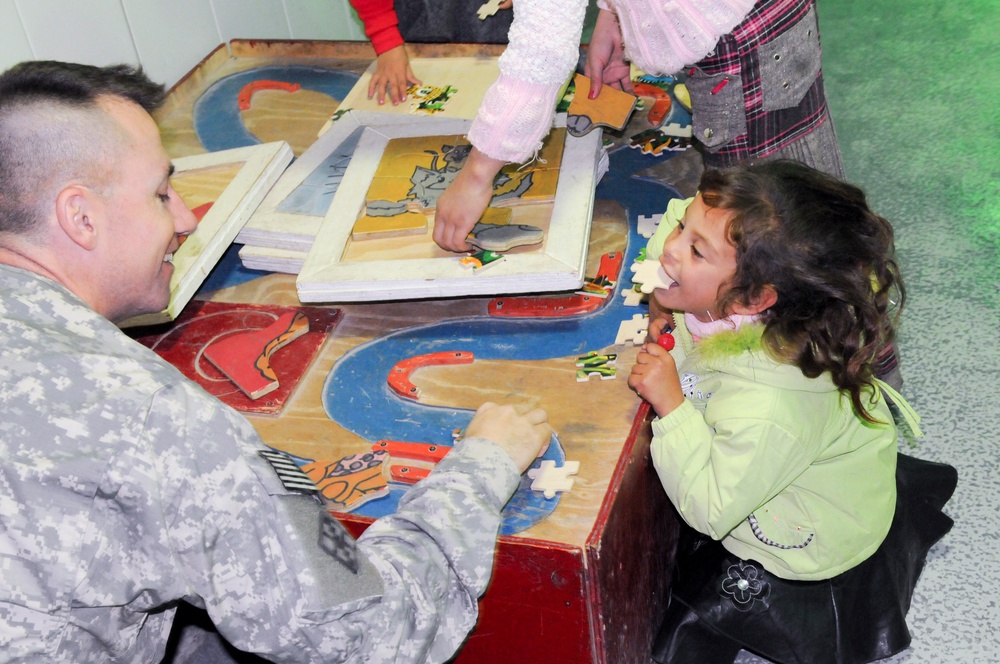 Soldiers Donate Toys to Iraqi Children