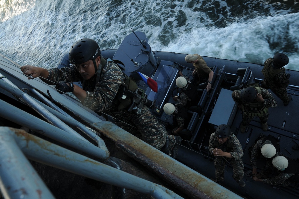 Armed Forces of the Philippines Acquires New 11-Meter Boats; Joint Special Operations Task Force-Philippines Assists with Training