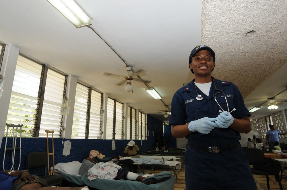 Petty Officer 2nd Class Kisha Wright Treats Patients