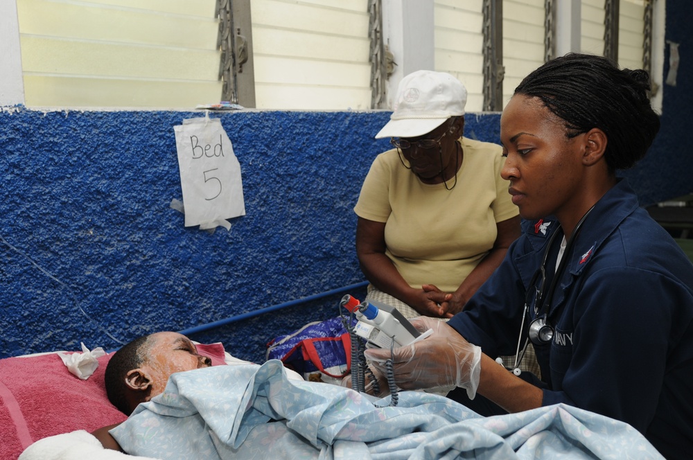 Petty Officer 2nd Class Kisha Wright Treats Patients