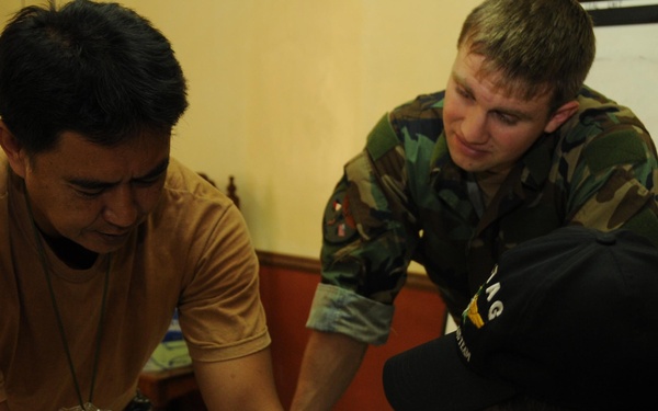 Armed Forces of the Philippines and Joint Special Operations Task Force-Philippines Teach Combat Medic Lifesaving Course