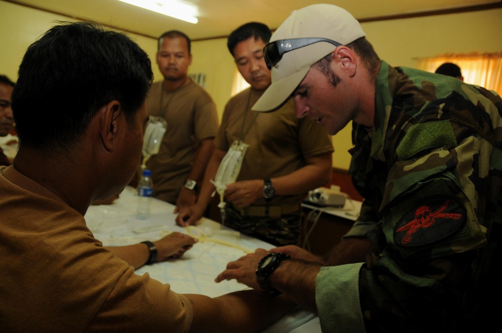 Armed Forces of the Philippines and Joint Special Operations Task Force-Philippines Teach Combat Medic Lifesaving Course