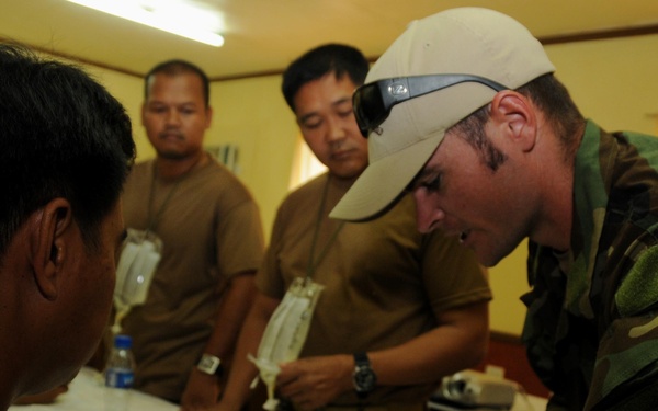 Armed Forces of the Philippines and Joint Special Operations Task Force-Philippines Teach Combat Medic Lifesaving Course
