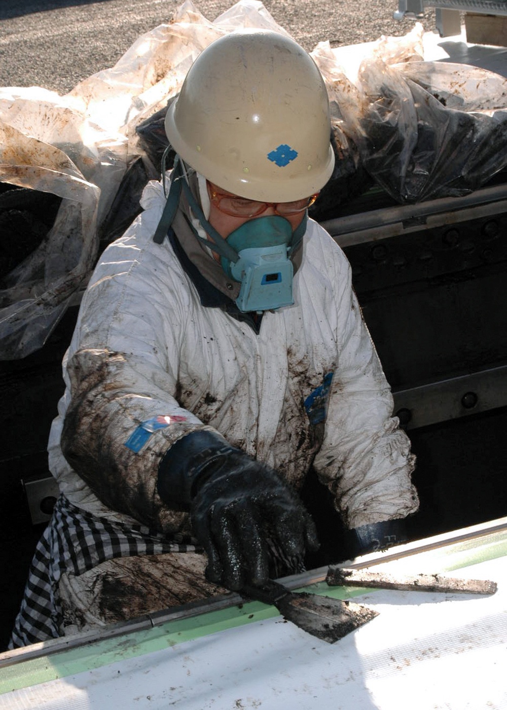 Sailors clean up USS George Washington