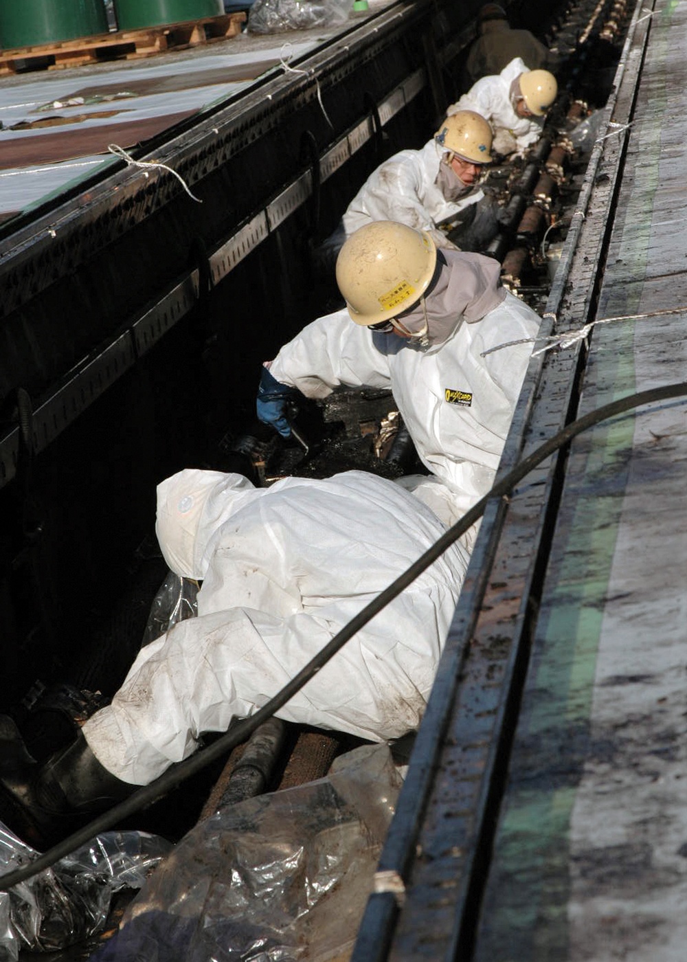 Sailors clean up USS George Washington
