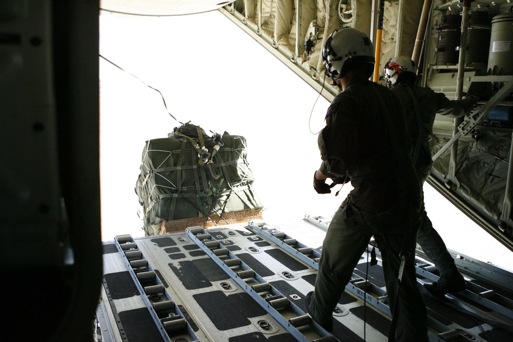 Air Delivery Specialists Support Troops at Bridgeport