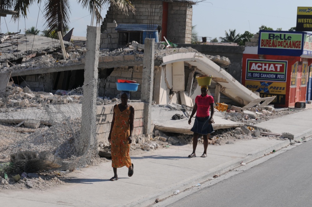 Marine and Navy personnel provide relief to Haitians in Carrefour