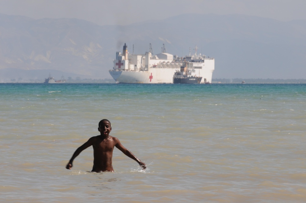 Marine and Navy personnel provide relief to Haitians in Carrefour