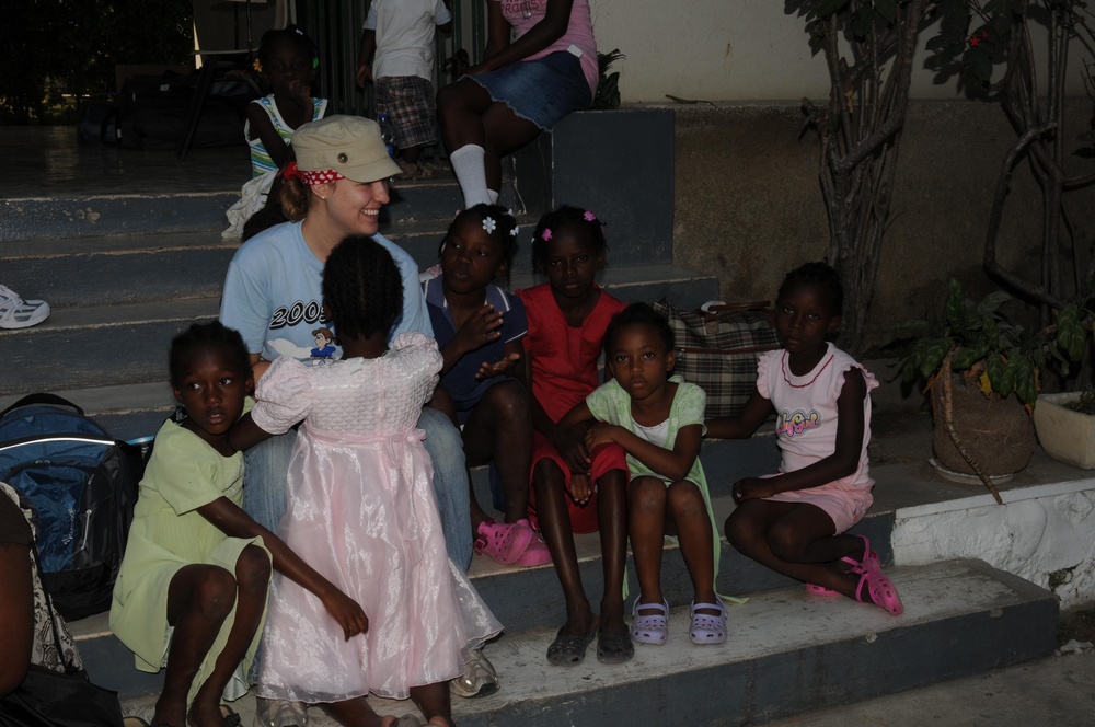 Marine and Navy personnel provide relief to Haitians in Carrefour