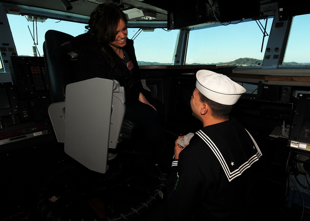 Sailor proposes on USS George Washington navigation bridge