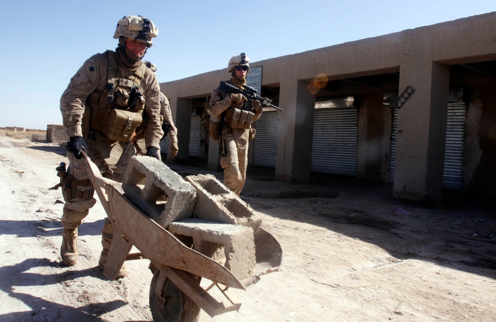 Marines Fight Insurgents, Secure Key Intersection on Road to Marjah