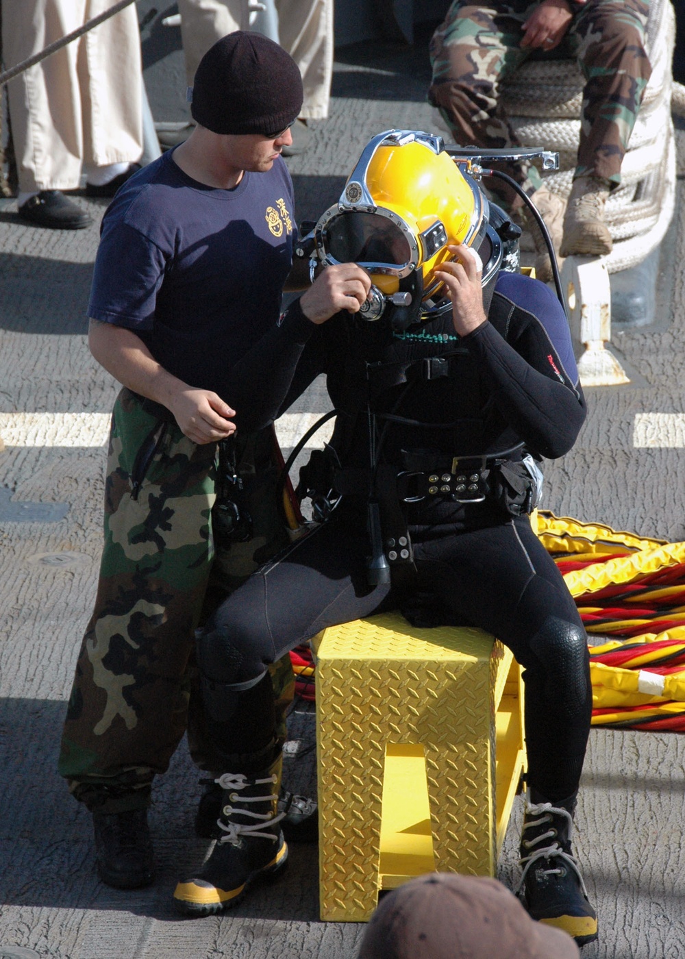 USNS Grapple assists with the recovery of Airways flight 409