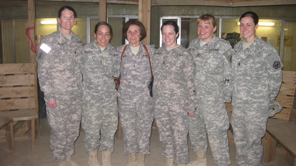 Senior officer mentors 130th Engineer Brigade female officers