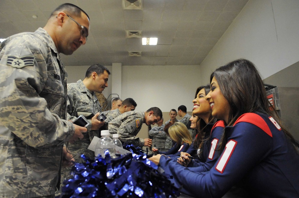 Texans Entertain Joint Base Balad