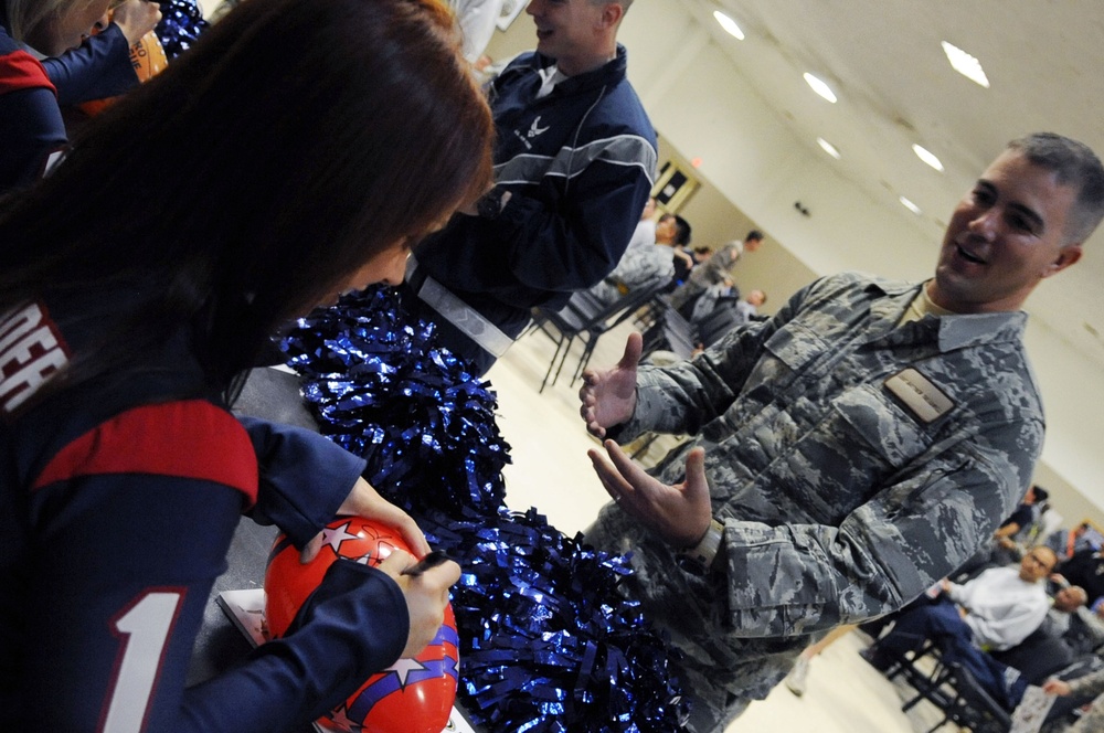 Texans Entertain Joint Base Balad