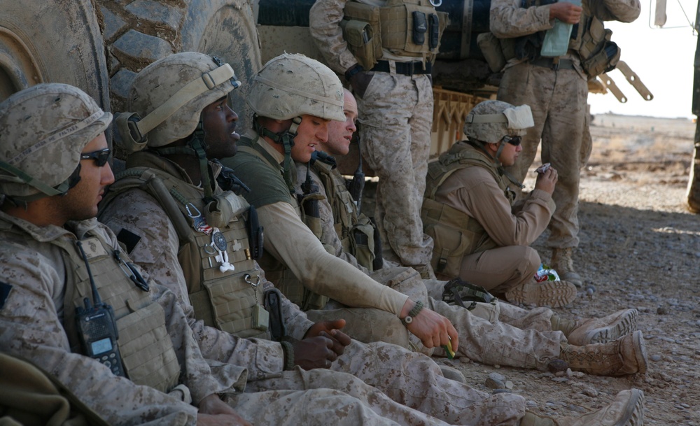 Marine engineers survive Marjah blast, provide bridges and fire support for 1/6