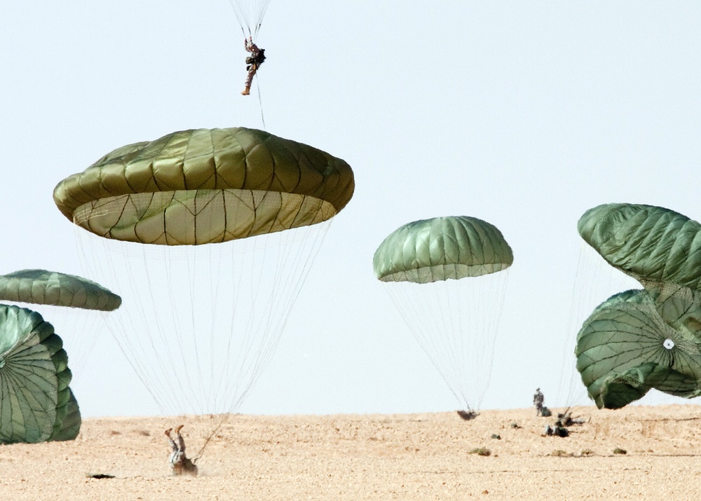 Airborne training operations begin in Iraq with goal of U.S. - Iraqi jump