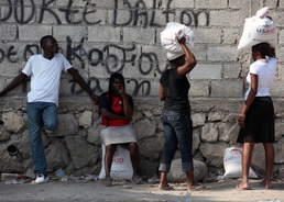 22nd Marine Expeditionary Unit assists U.N., non-government relief organizations in aid distribution