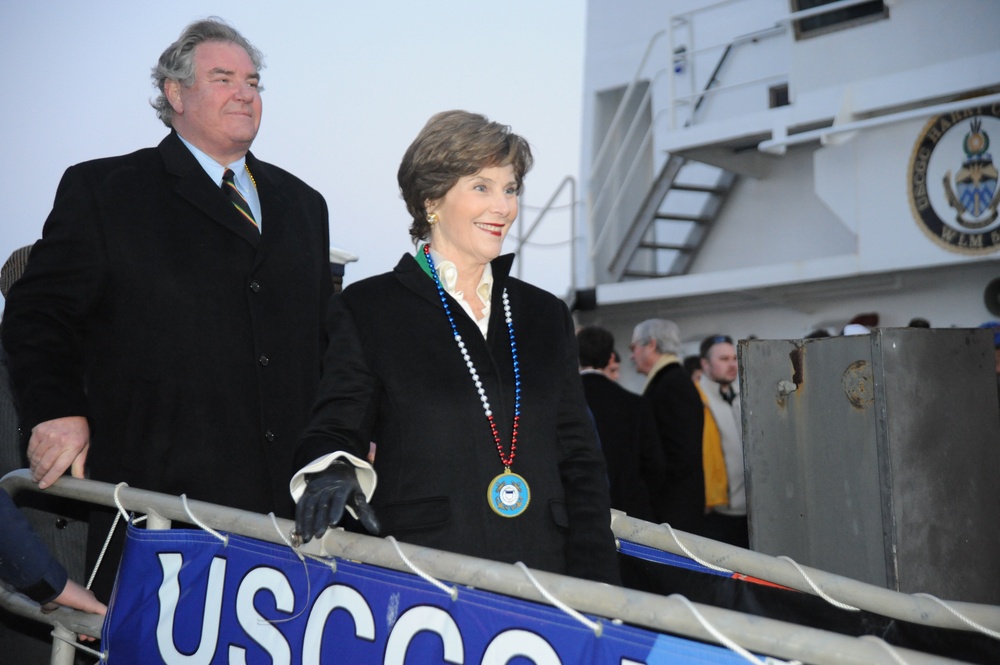 Coast Guard Cutter Participates in Lundi Gras Festivities