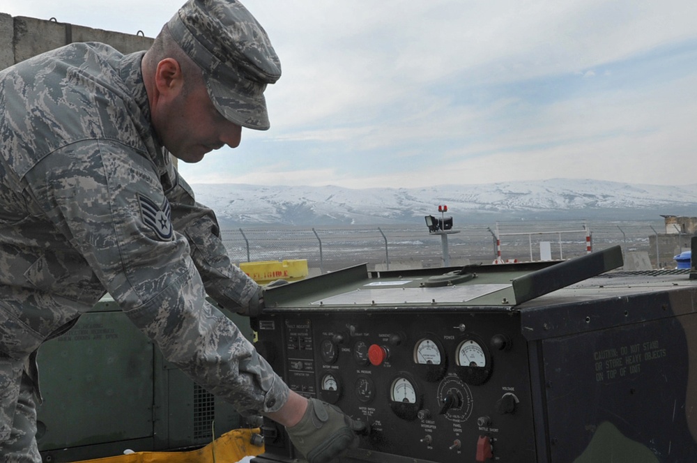 1st Combat Communications Squadron Provides Tactical Communication Support