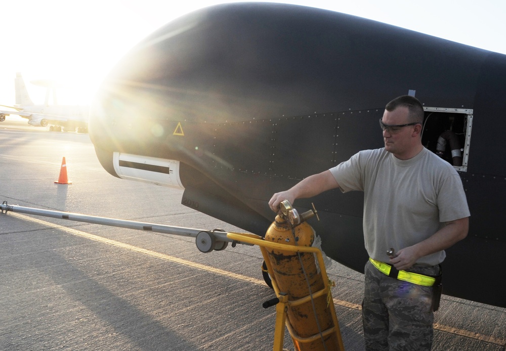 Deployed Global Hawks Surpass 30,000 Combat Flying Hours, 1,500 Sorties