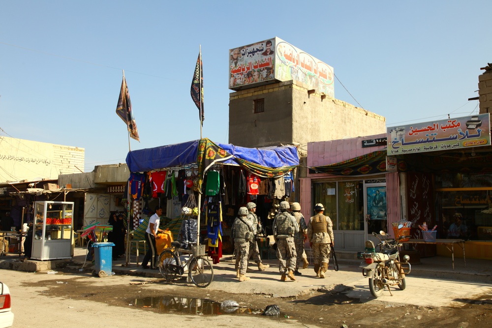 Soldiers Visit Market Place