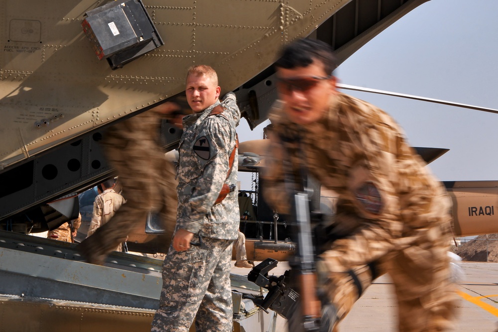 Air Cav. partners with Iraqi strike team for air assault training