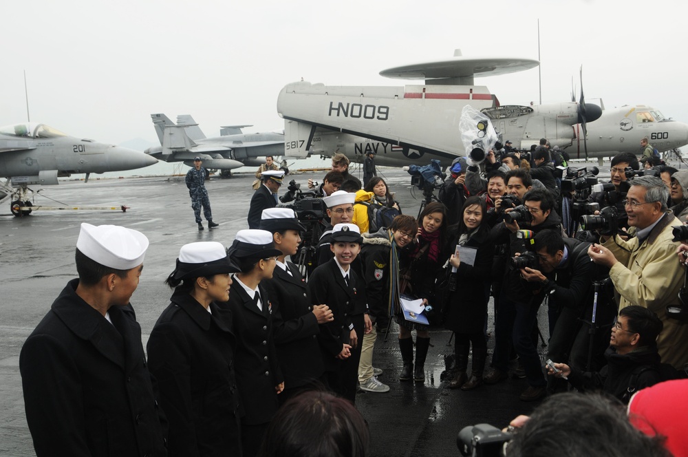 USS Nimitz in Hong Kong