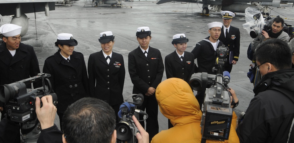 USS Nimitz in Hong Kong