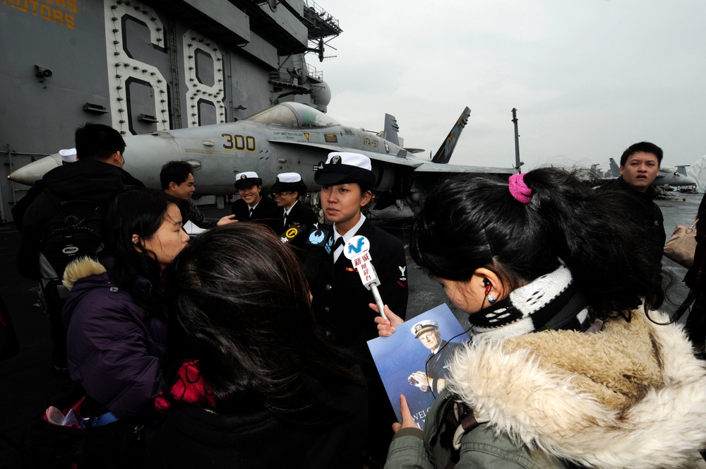 USS Nimitz in Hong Kong