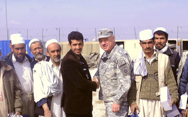 Soldiers give blankets