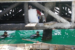 Army divers repair Haitian seaport