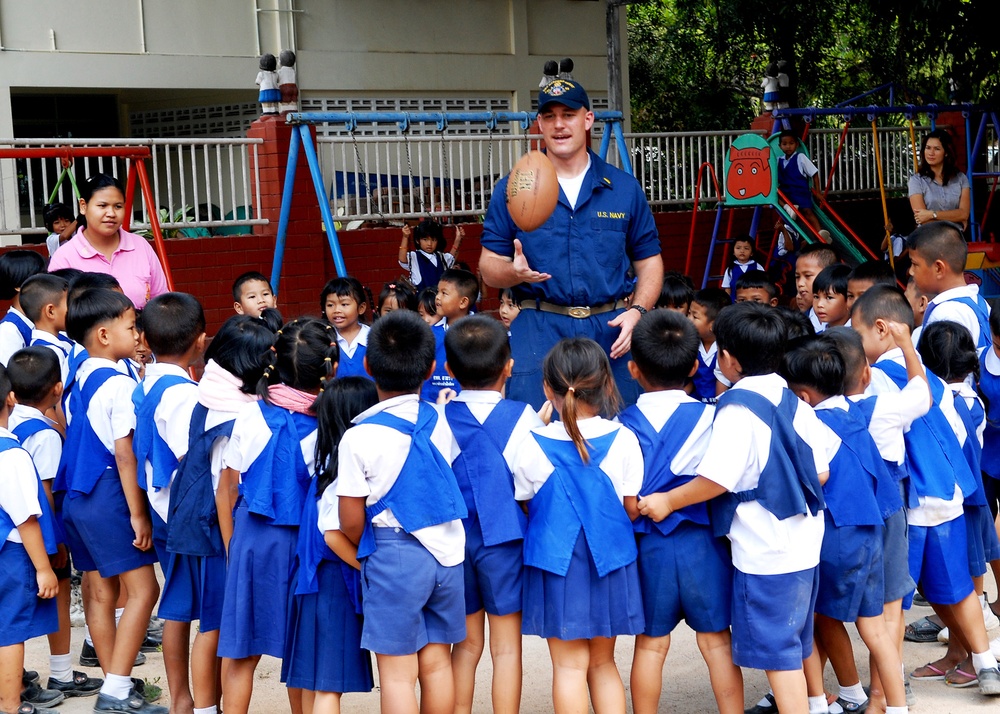 USS Denver Pulls Into Laem Chabang
