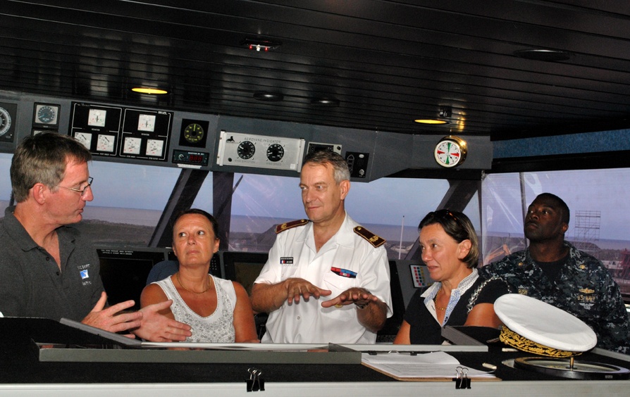 Chief of French Joint Medical Corps for the Southern Indian Ocean visits HSV Swift