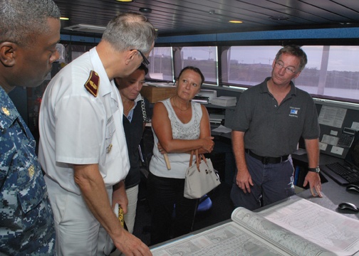 Chief of French Joint Medical Corps for the Southern Indian Ocean visits HSV Swift