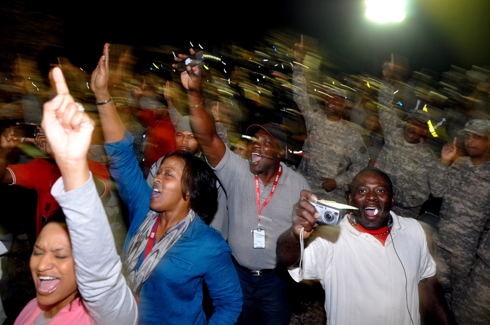 Charlie Wilson performs for troops in Iraq