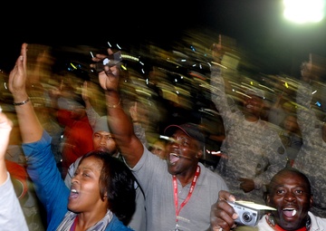 Charlie Wilson performs for troops in Iraq