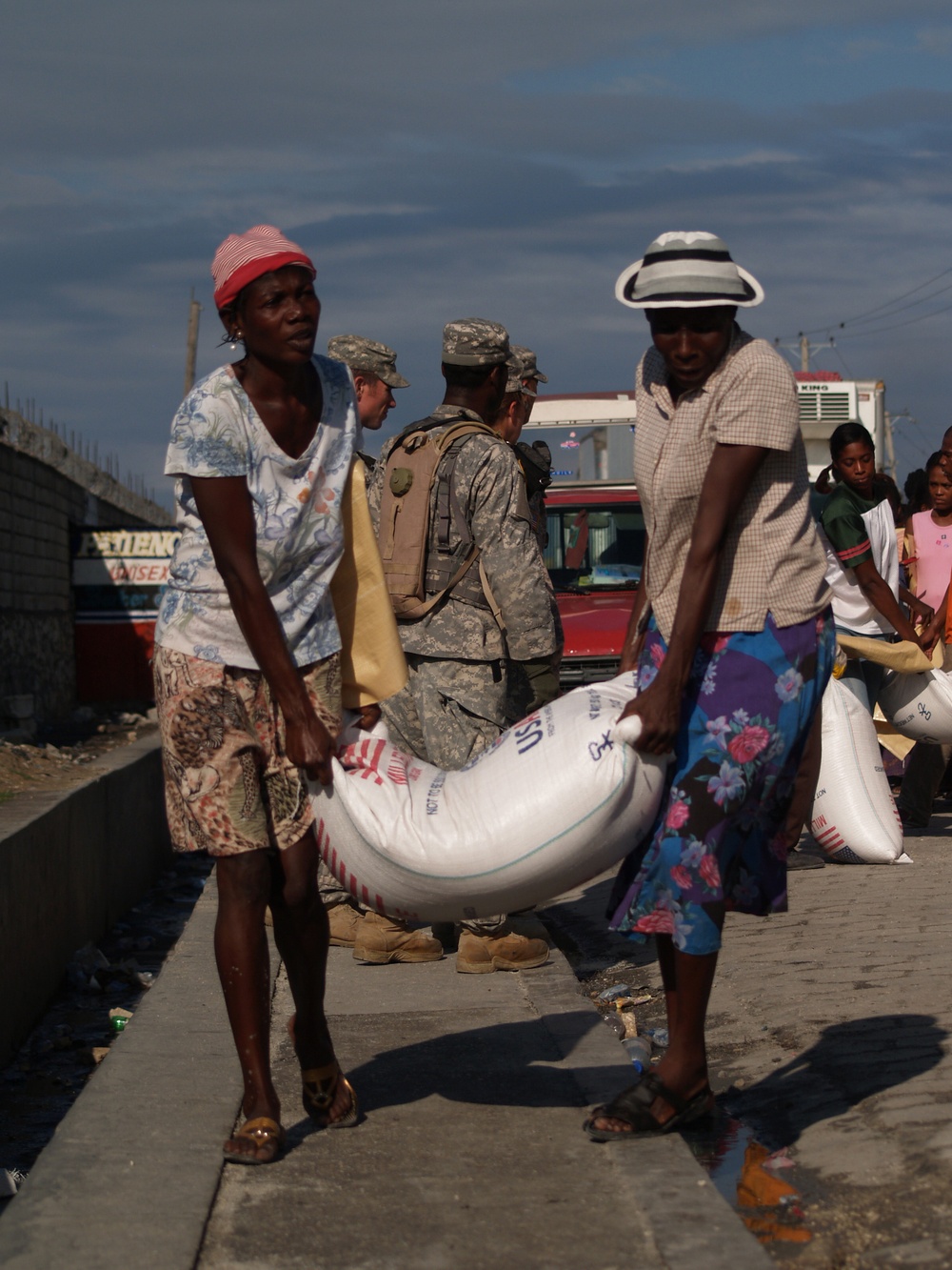 Joint Logistics Command Supports Day 19 of World Food Program Food Distribution in Haiti