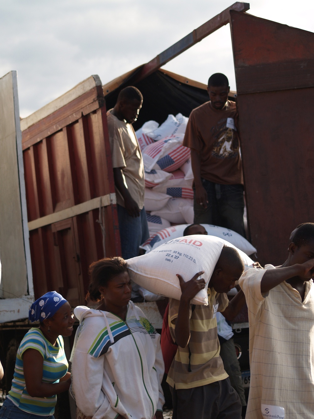 Joint Logistics Command Supports Day 19 of World Food Program Food Distribution in Haiti